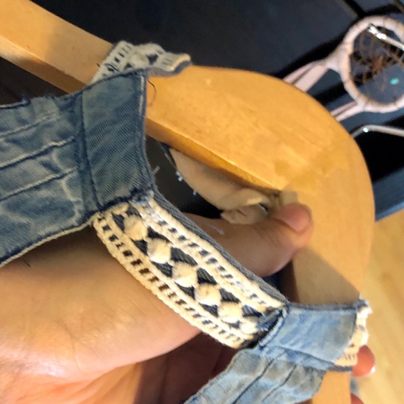 Bebe denim halter romper w/ crochet detail halter - Picture 4 of 4